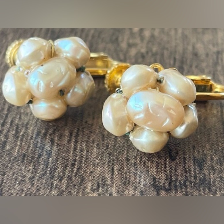 Les Bernard Vintage Screw On Earrings